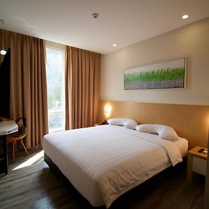 Deluxe Room King Bed